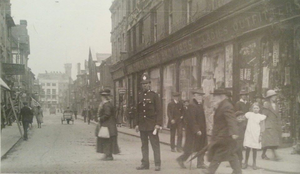 A postcard from 1911 showing Cheapside in 1911 with Bute Mills in the background. We wondered whether the shapes along the top are builders working on the roof?