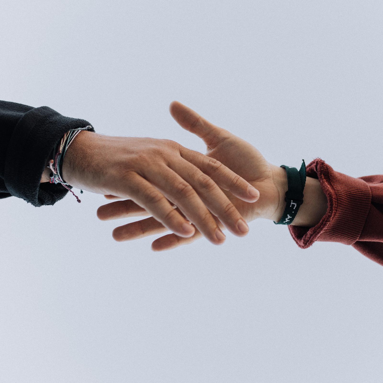 hands-shake-volunteer