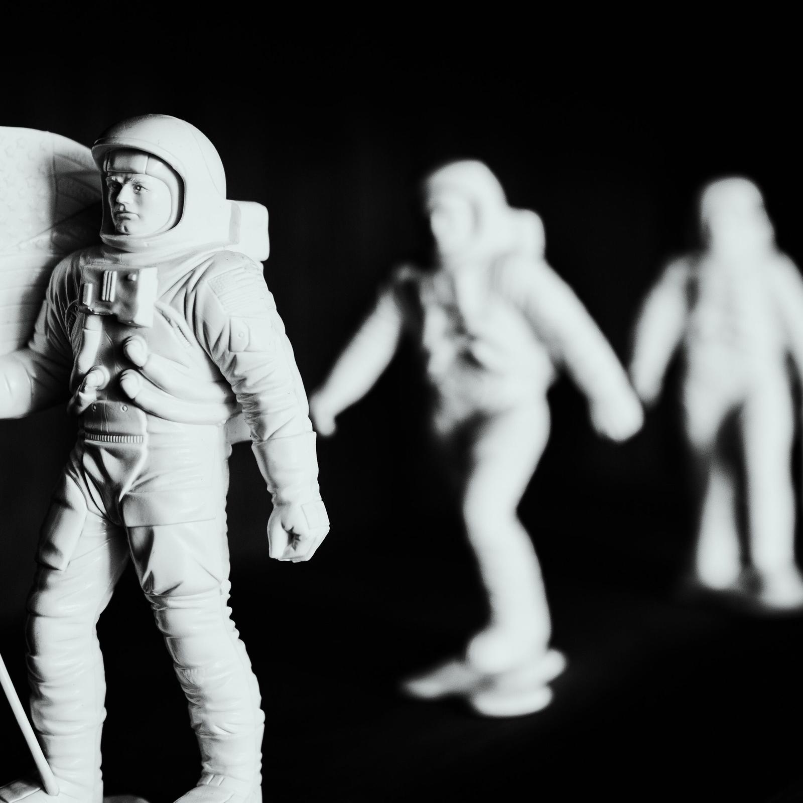astronaut-team-people-1
