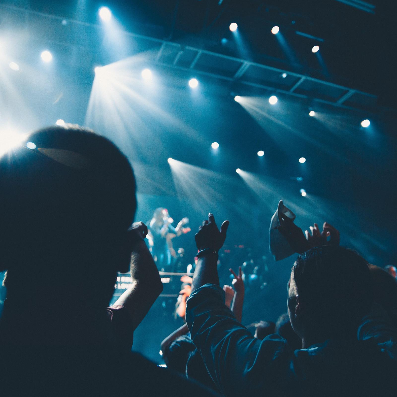worship-stage-lights-crowd